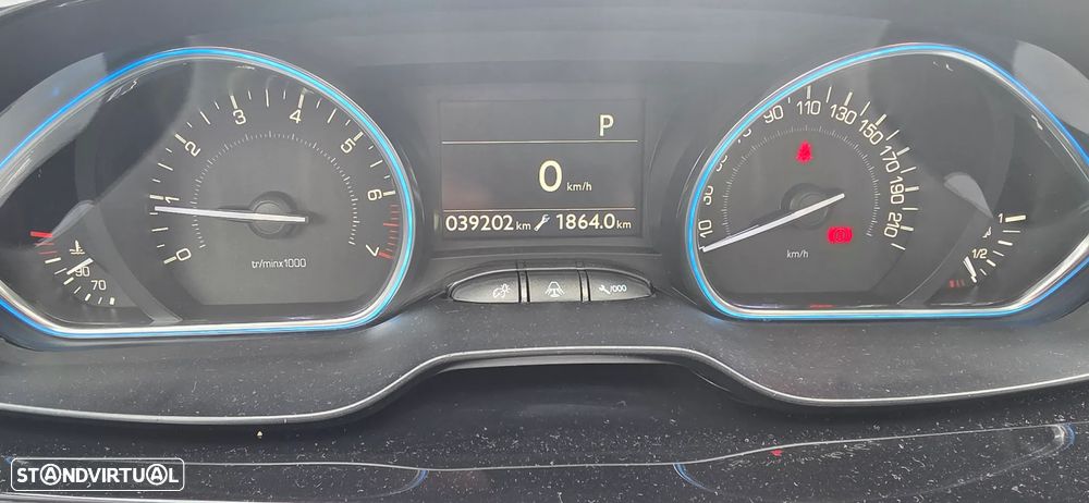 Peugeot 2008 1.2 PureTech Allure EAT6 - 7