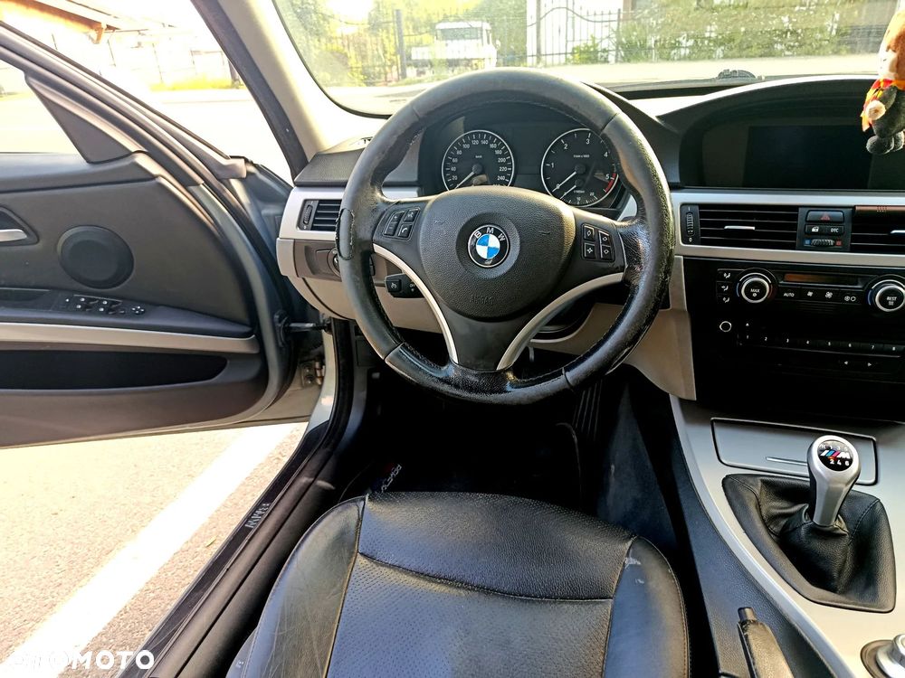 BMW Seria 3 318d - 29