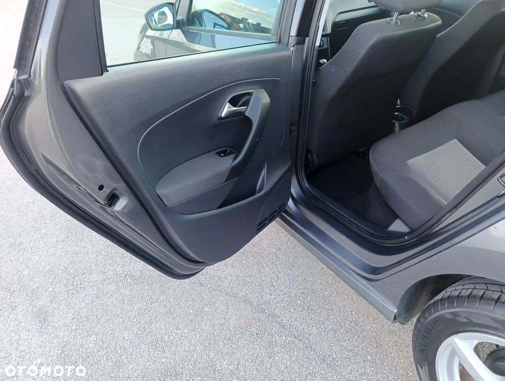 Volkswagen Polo 1.4 16V Comfortline - 30