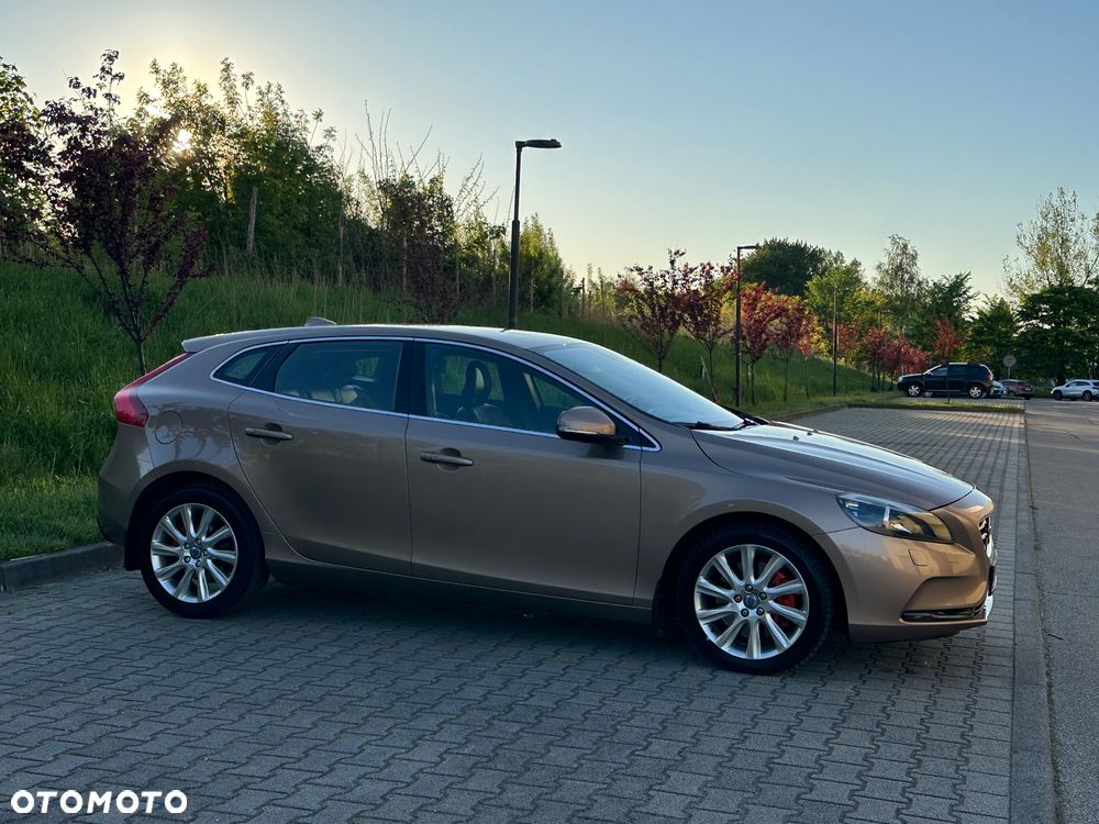 Volvo V40 D4 Inscription - 20
