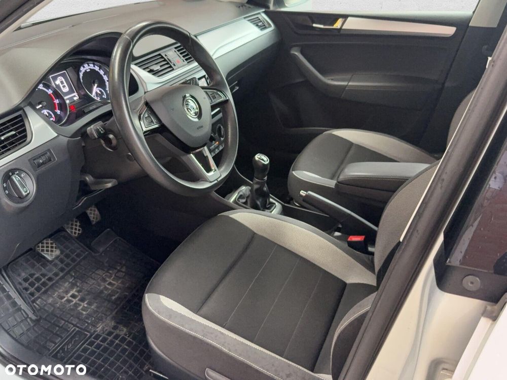 Skoda RAPID - 12