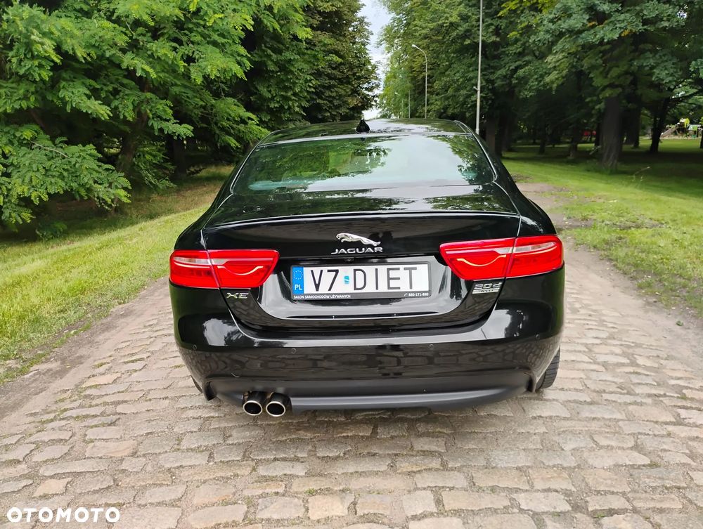 Jaguar XE 2.0 D AWD R-Sport - 16