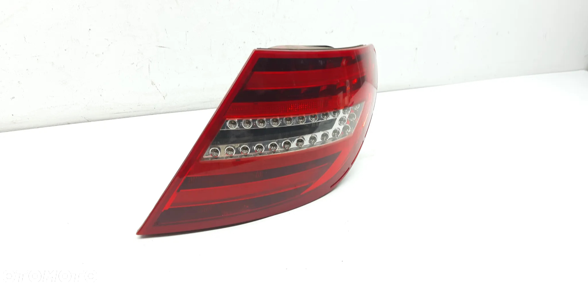 Lampa prawy tył A2049060503 Mercedes W204 2.2 diesel 2012r coupe - 3
