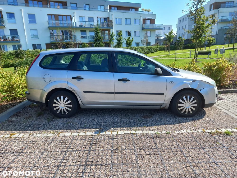 Ford Focus 1.4 Ambiente - 4