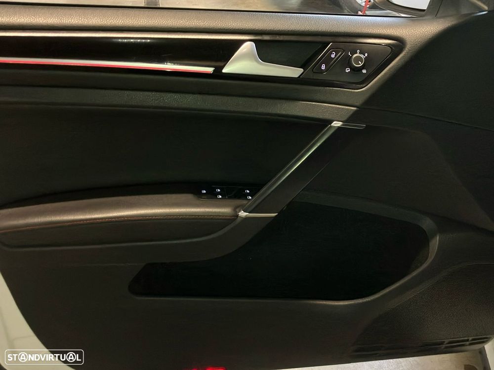VW Golf 2.0 TSI GTI DSG Performance - 21