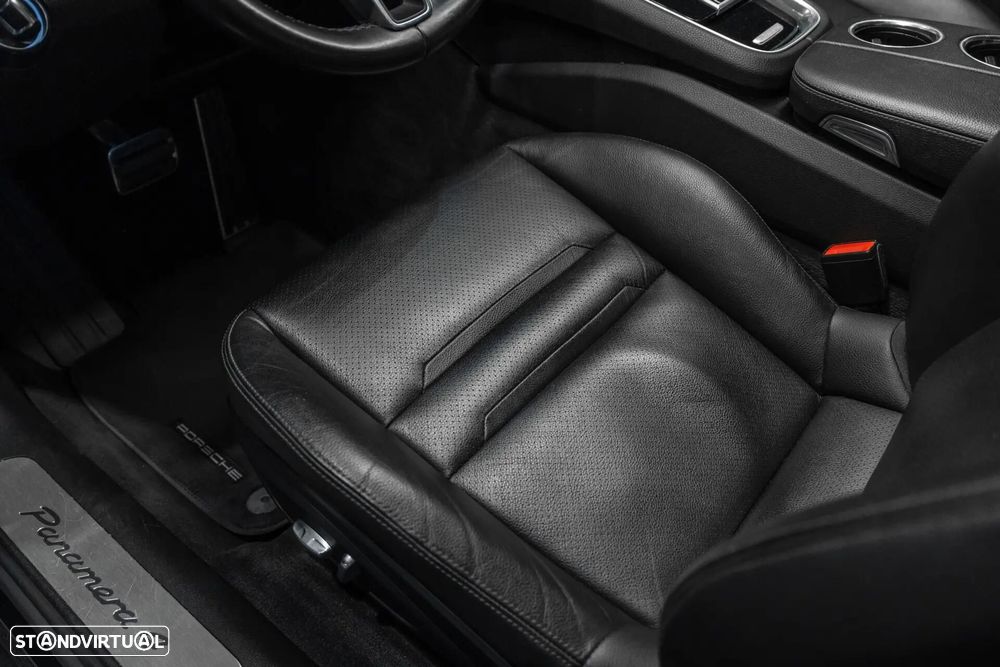 Porsche Panamera 4 E-Hybrid - 25