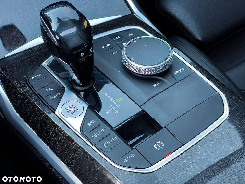 BMW Seria 3 330i xDrive Luxury Line sport - 13