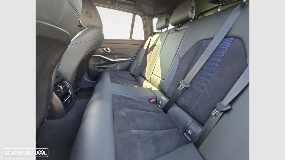 BMW 320 d Pack Desportivo M Auto - 13