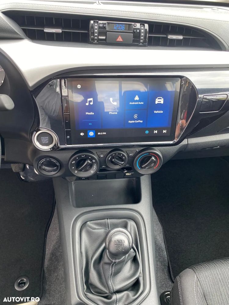 Toyota Hilux 2.8D 204CP 4x4 Double Cab MT Comfort - 14