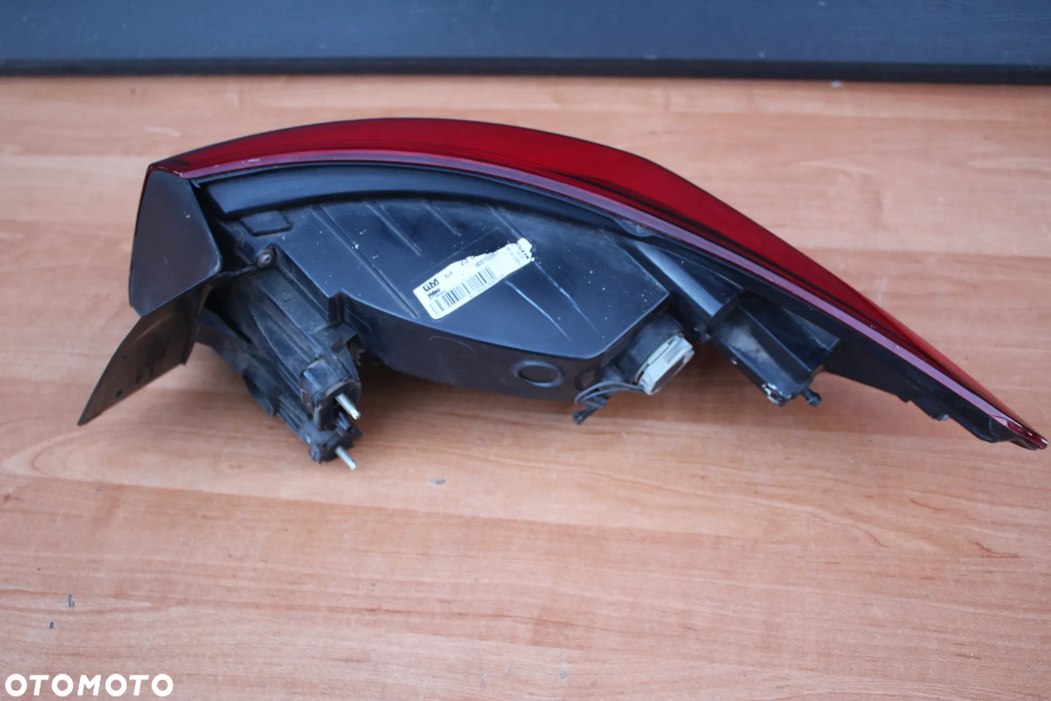 LAMPA LEWA TYLNA LEWY TYŁ W BŁOTNIK OPEL ASTRA J SEDAN EUROPA ORYGINALNA 25870153 - 8