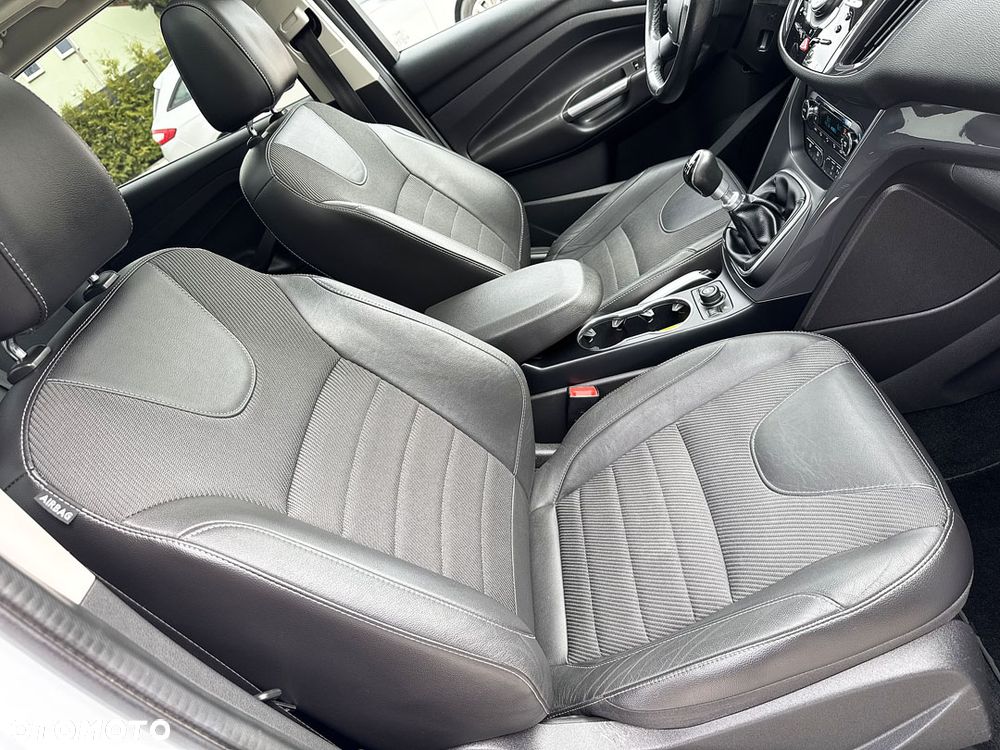 Ford Kuga 2.0 TDCi 4x4 Titanium - 36