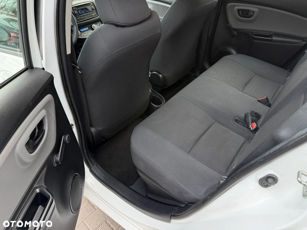 Toyota Yaris Hybrid 100 Active - 13