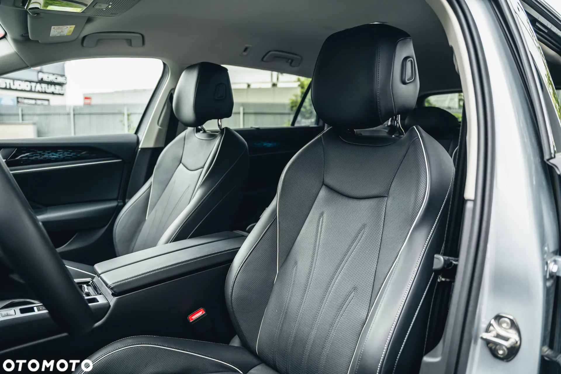 Volkswagen Passat 2.0 TDI SCR Elegance DSG - 25