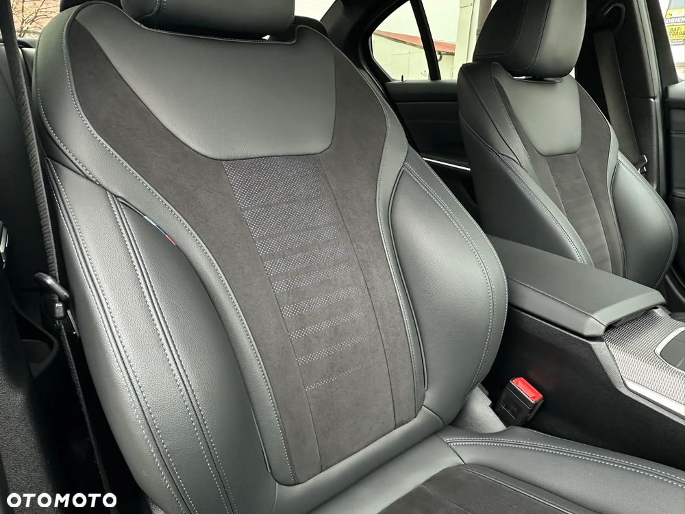 BMW Seria 3 320i xDrive M Sport - 30
