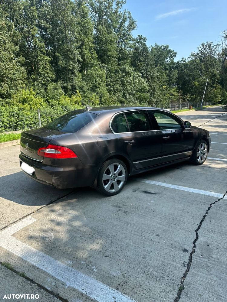 Skoda Superb 2.0 TDI Elegance DSG - 6