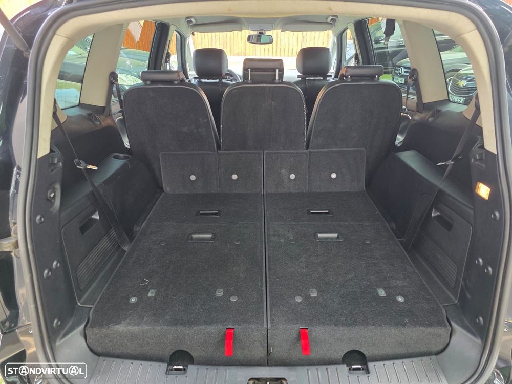 Ford S-Max 2.2 TDCi Titanium 7L - 36