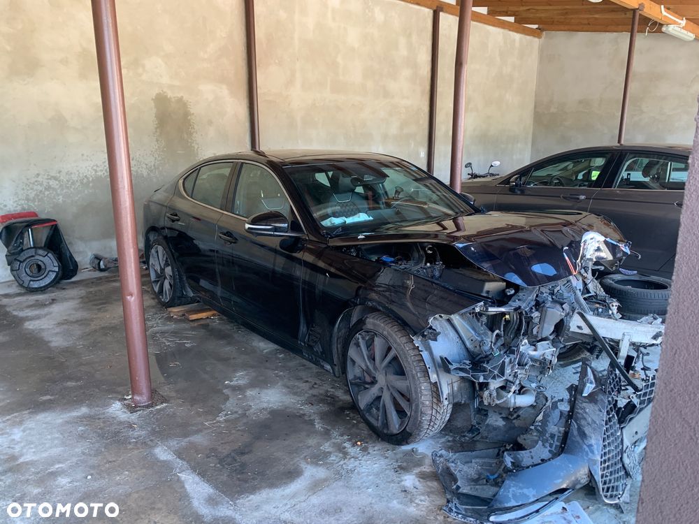 Genesis G70 2.0T Plus AWD 8AT Sport - 6