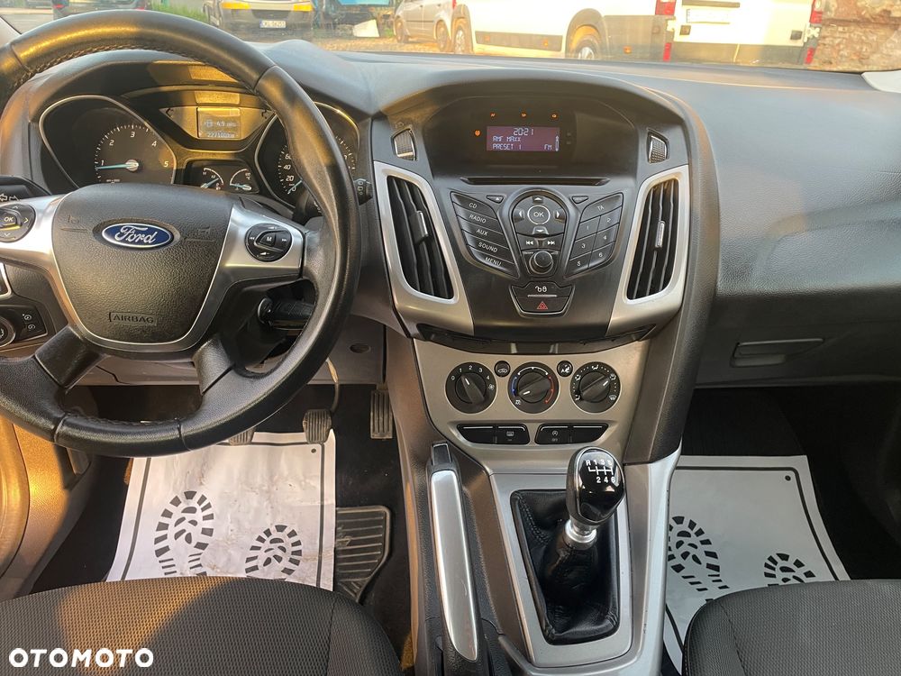 Ford Focus 1.6 TDCi DPF Champions Edition - 6