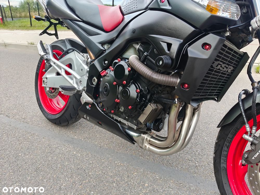 Suzuki GSR - 9