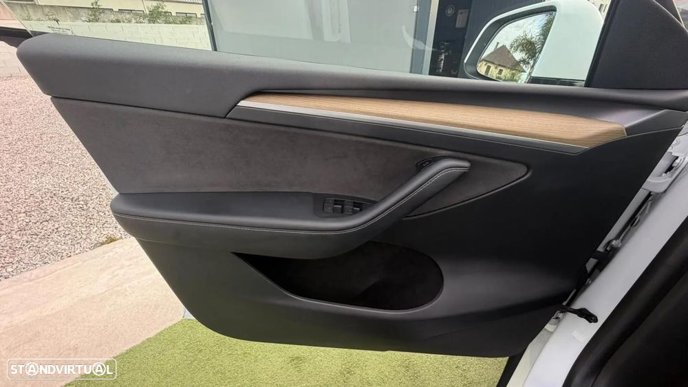 Tesla Model Y Tração Traseira - 42