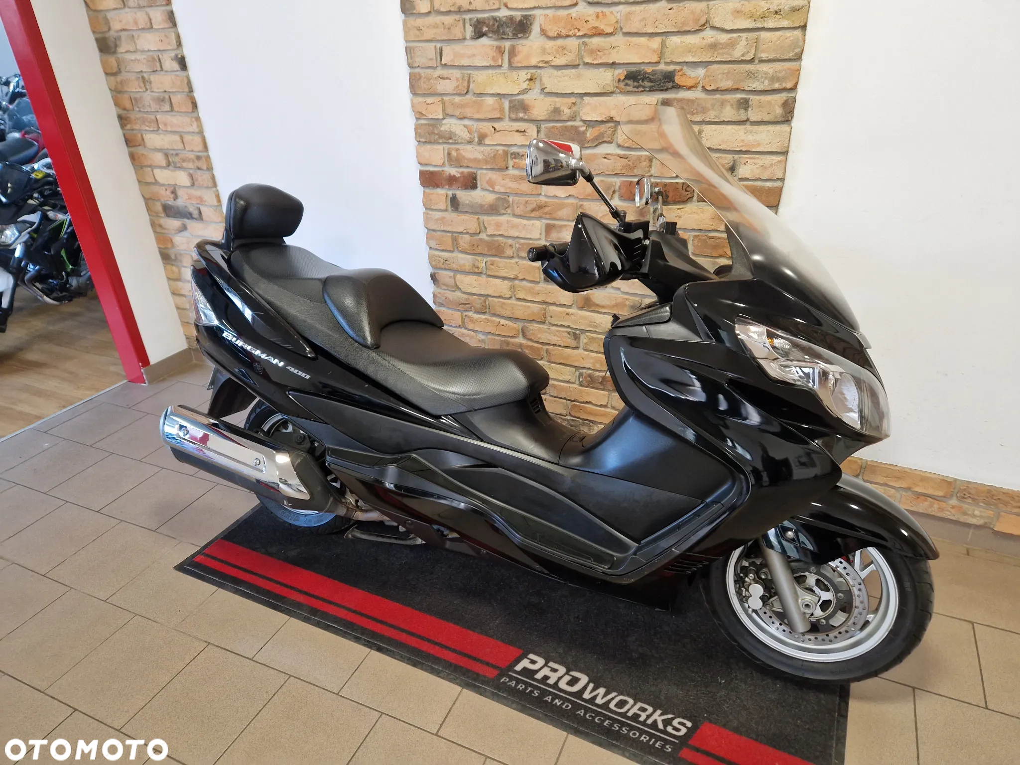 Suzuki Burgman - 27