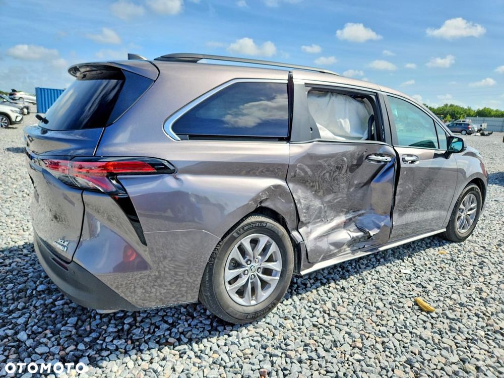 Toyota Sienna - 3
