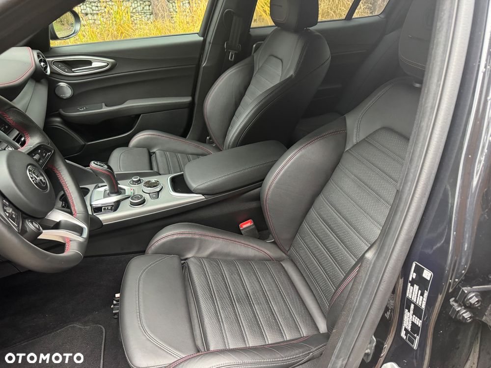 Alfa Romeo Giulia 2.0 Turbo Competizione Q4 - 24