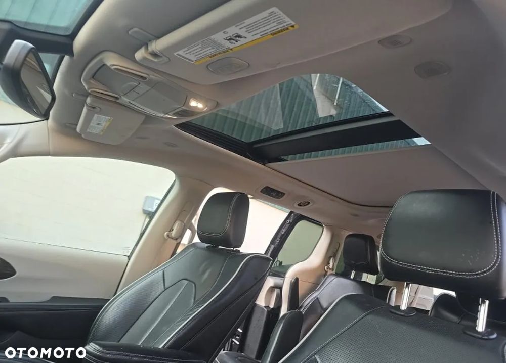 Chrysler Pacifica - 15