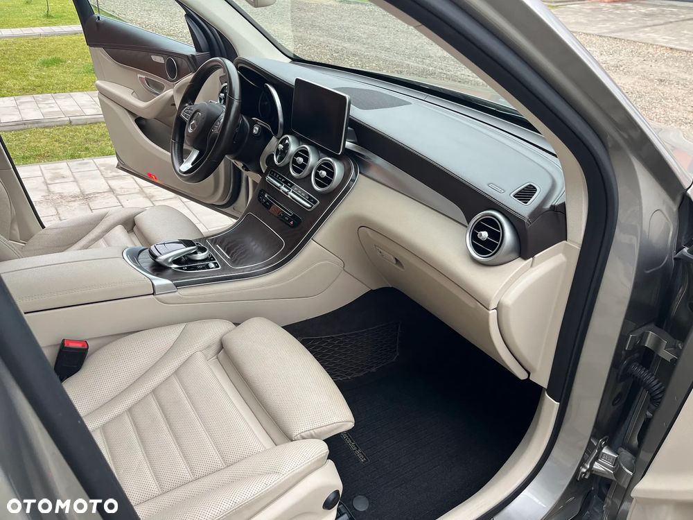 Mercedes-Benz GLC 250 4Matic 9G-TRONIC - 10