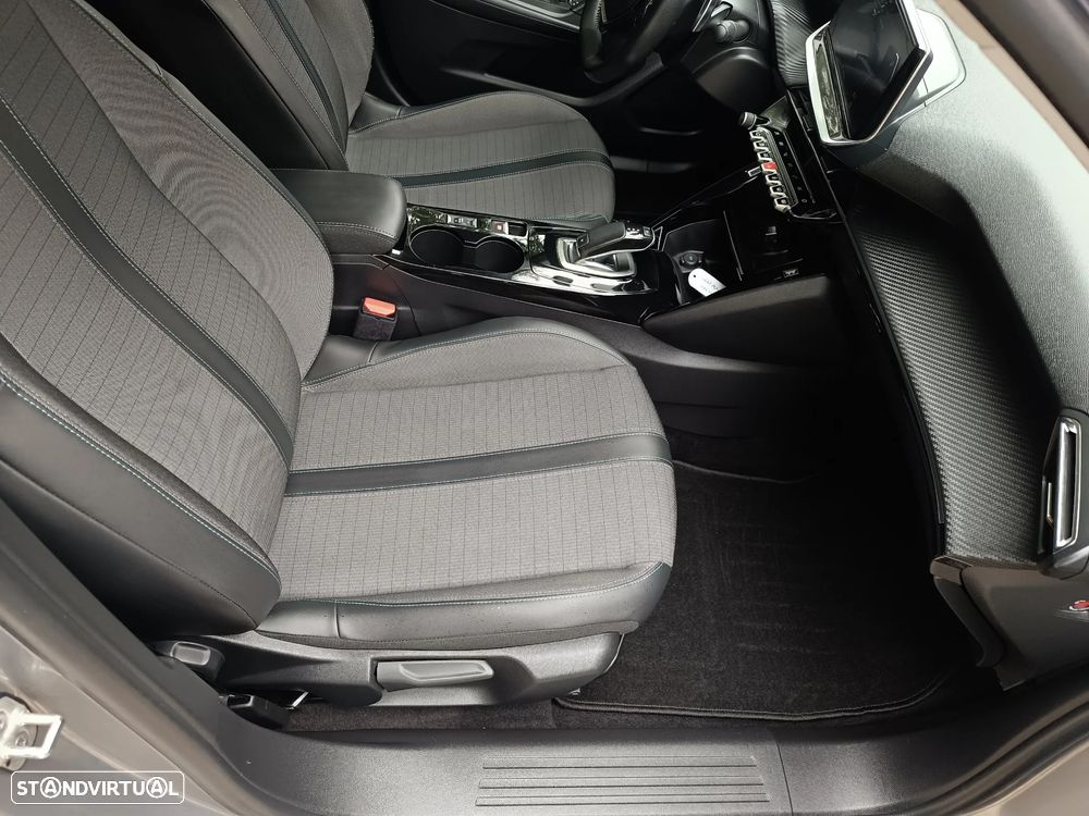 Peugeot 2008 PureTech 130 EAT8 Allure - 20