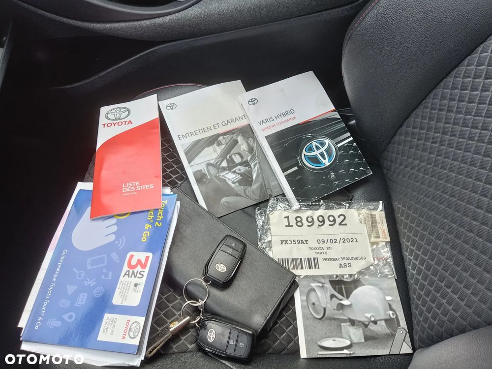 Toyota Yaris Hybrid 100 Premium - 40