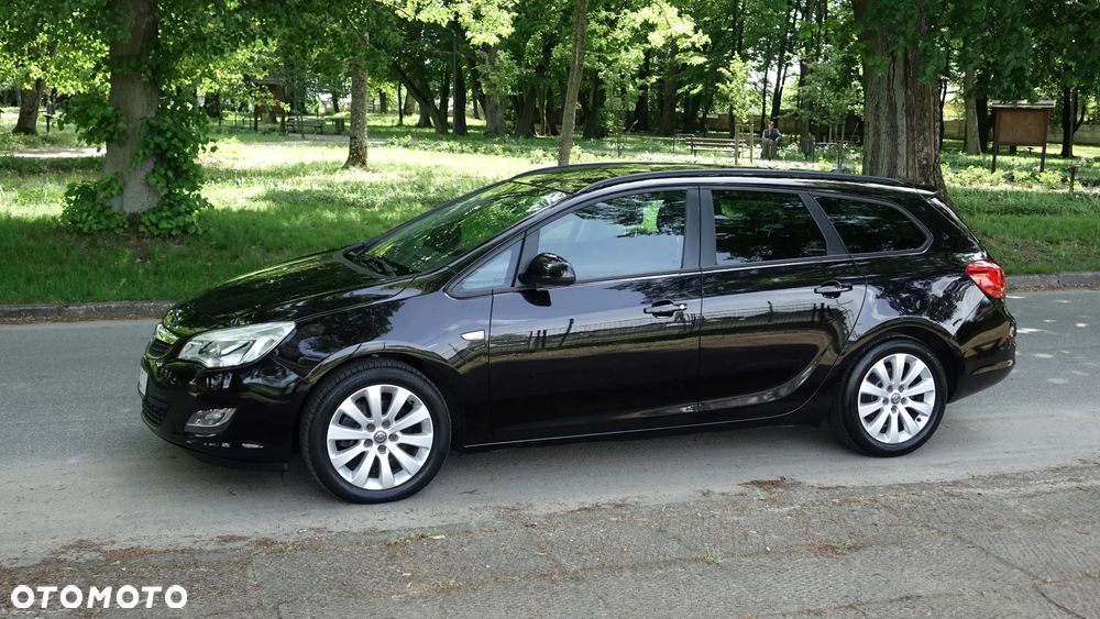 Opel Astra 1.6 Turbo - 26