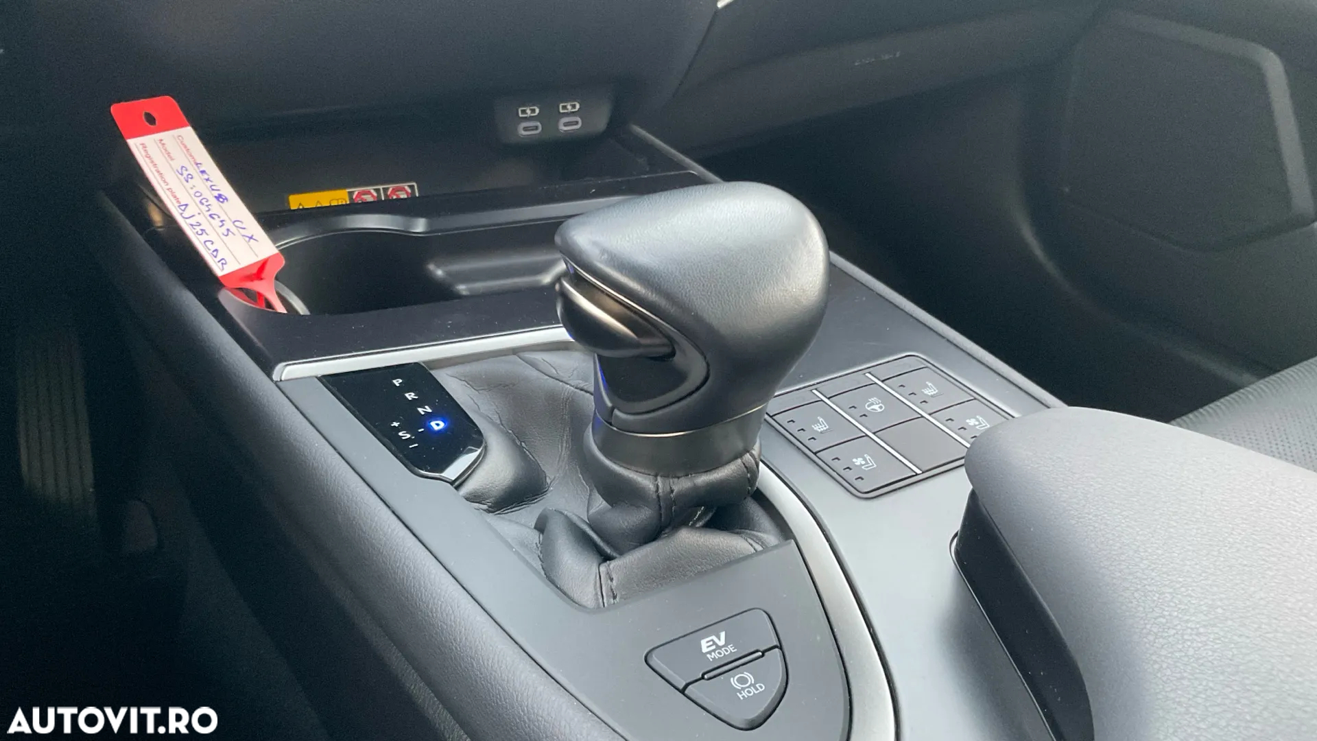 Lexus UX 250h 2.0L HEV 20H- (178 HP) 4X4 CVT Luxury - 36