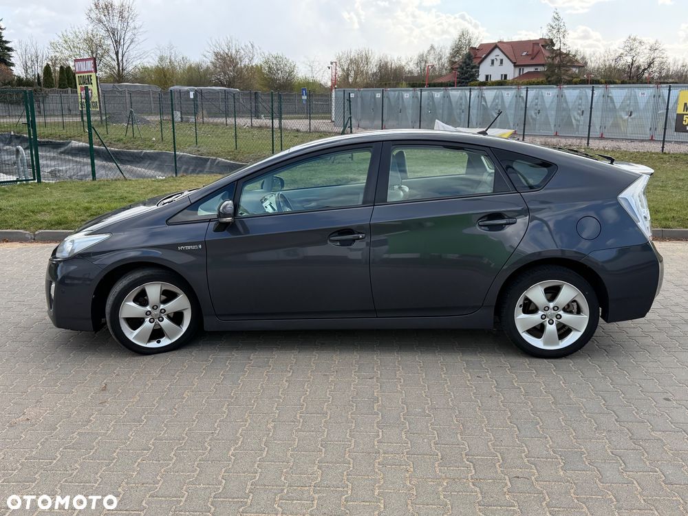 Toyota Prius 1.8 HSD Prestige - 4