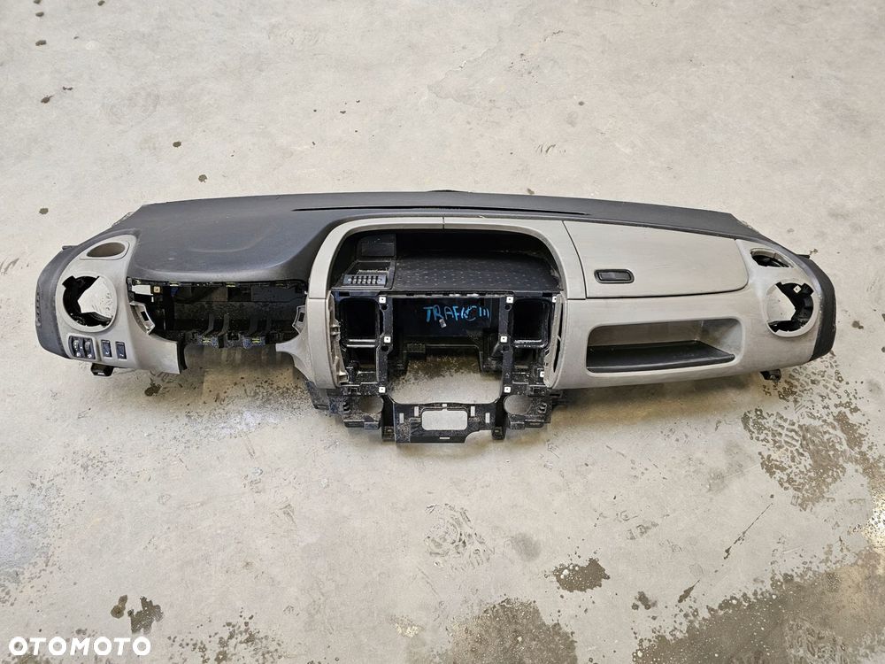 trafic iii lift deska rozdzielcza 681004777r - 1