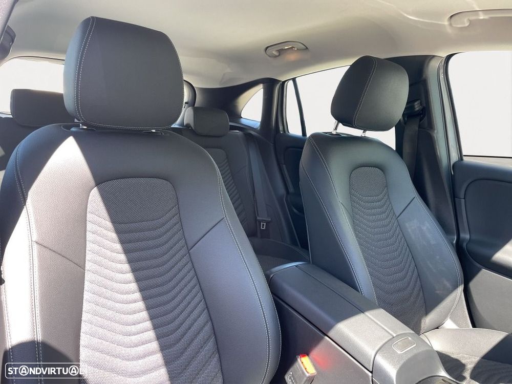 Mercedes-Benz GLA 180 - 13