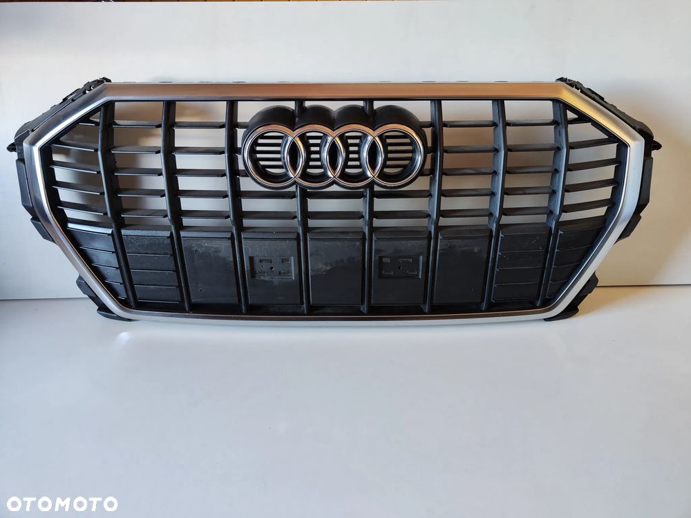 Atrapa Grill Audi Q3 83A583651A