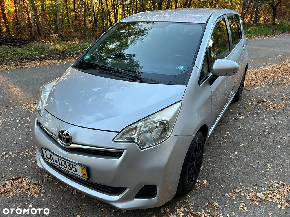 Toyota Verso-S 2012 photo 2