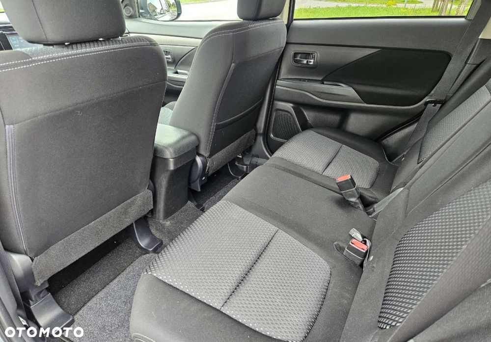 Mitsubishi Outlander - 10