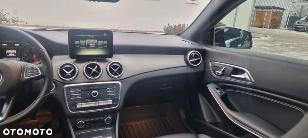 Mercedes-Benz CLA 250 4Matic 7G-DCT UrbanStyle Edition - 21