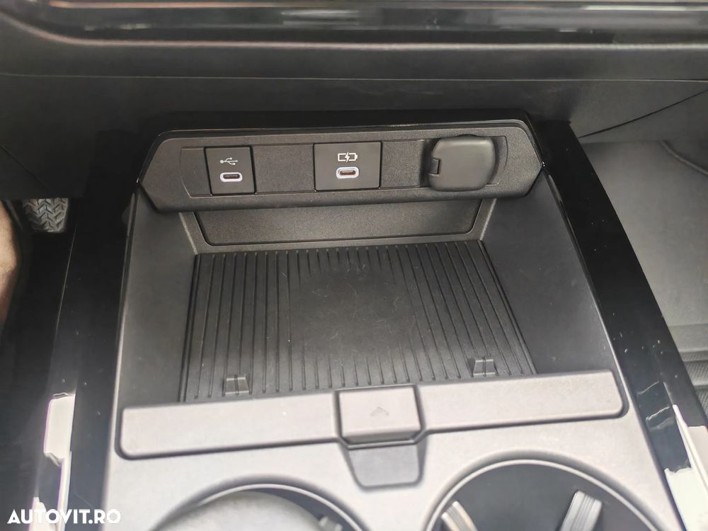 Toyota Prius 2.0 FWD PHEV Exclusive - 32