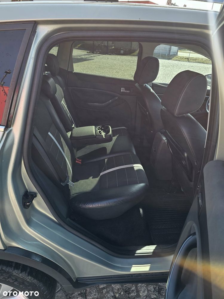 Ford Kuga - 27
