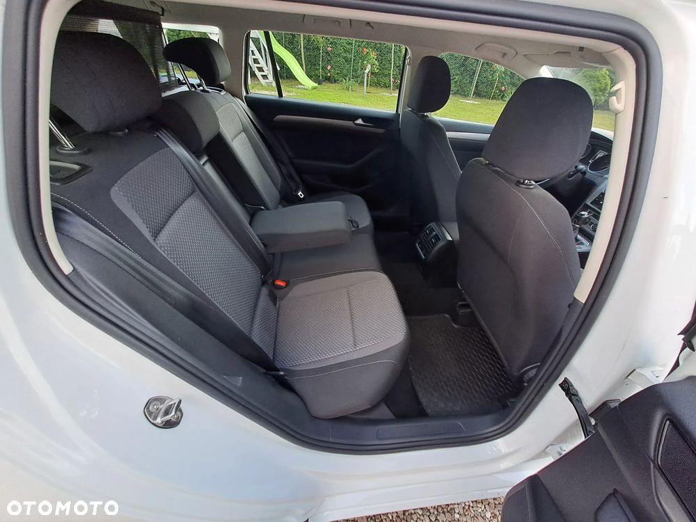 Volkswagen Passat - 8