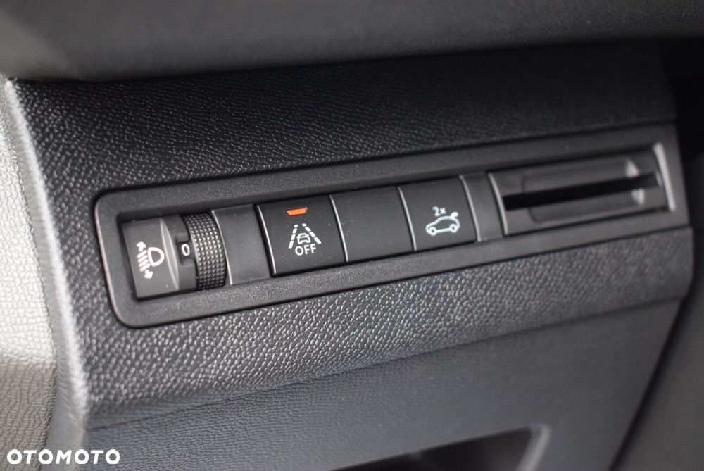 Peugeot 3008 1.5 BlueHDi Allure S&S EAT8 - 31
