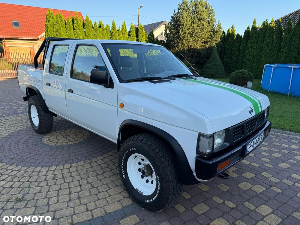 Nissan Pickup - 2