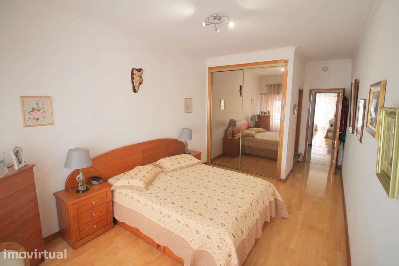 Apartamento T3 com Excelentes Áreas em Vale Mourão - Grande imagem: 3/32