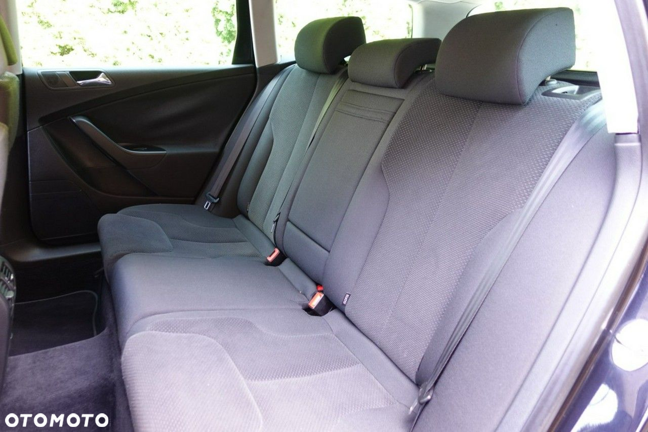 Volkswagen Passat - 18