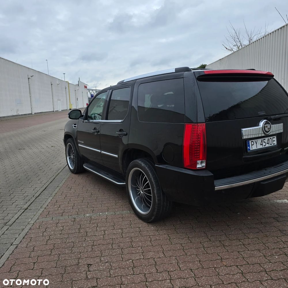 Cadillac Escalade - 8