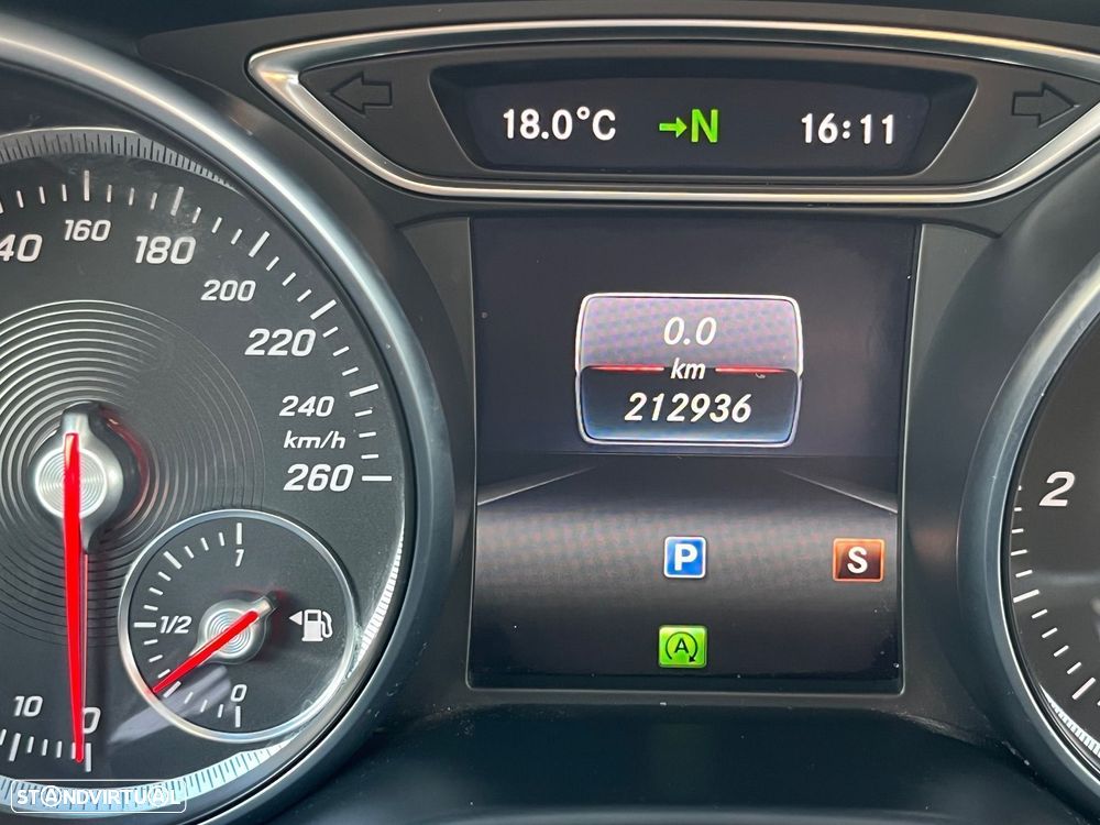 Mercedes-Benz CLA 180 d Shooting Brake AMG Line - 42