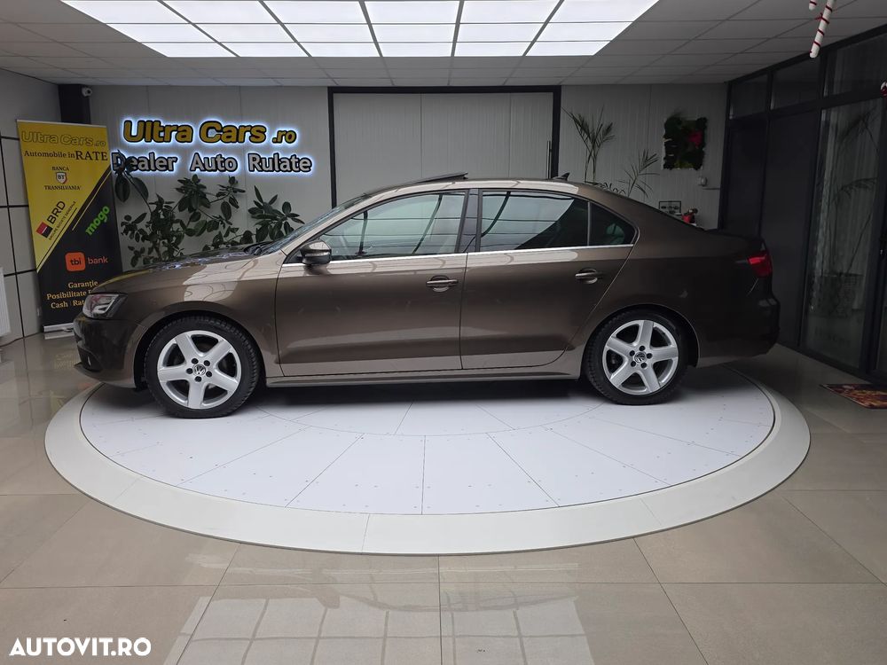 Volkswagen Jetta 2.0 TDI DSG Highline - 2